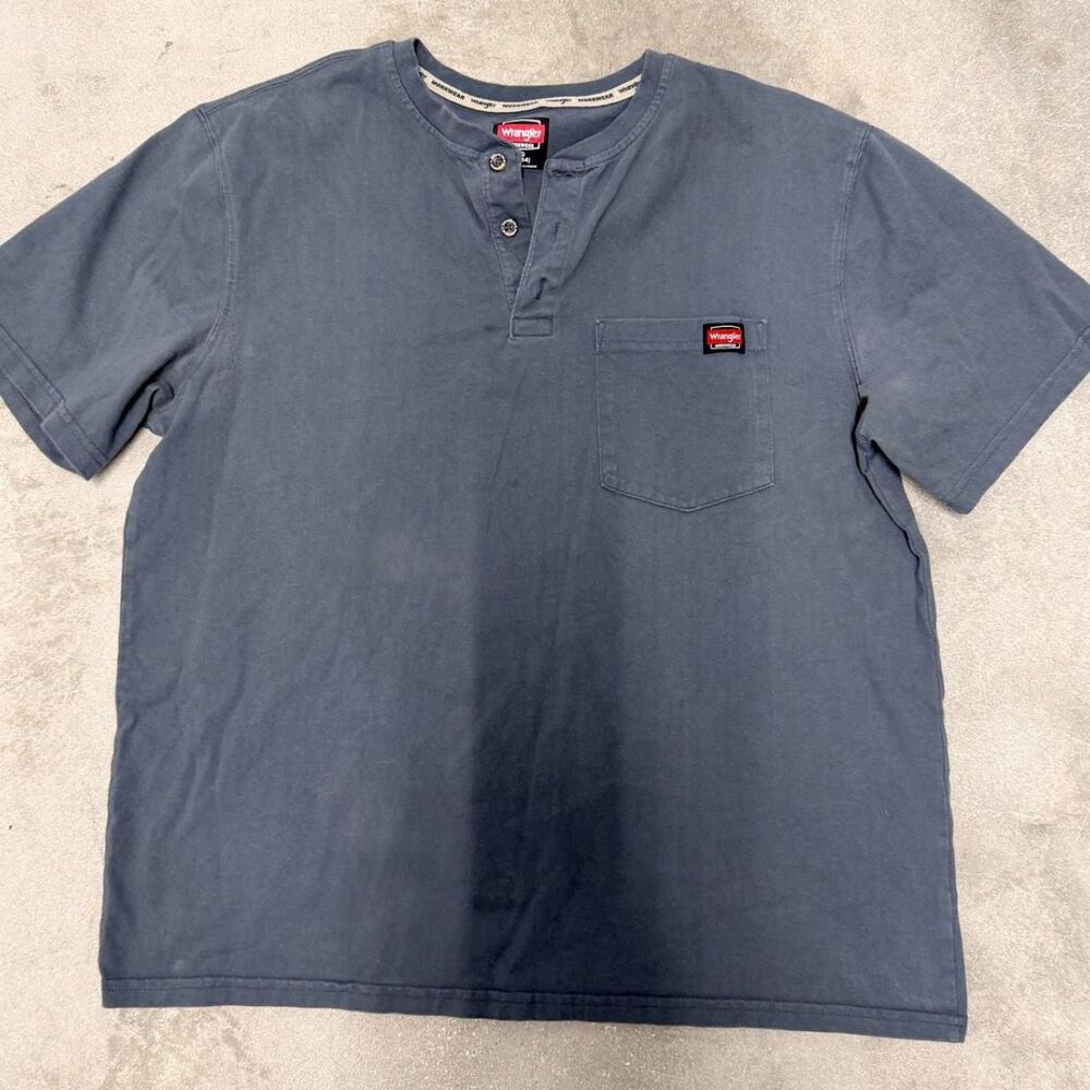 Wrangler Men's Blue and Navy T-shirt